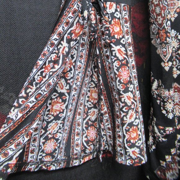 Black Geometric Pattern Boho Tunic with Lace Trim - Picture 7 of 8